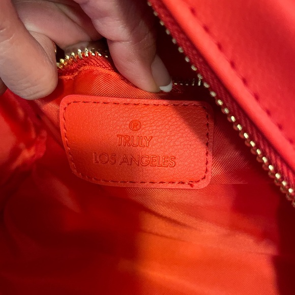 TRULY Red Vanity Case - Picture 7 of 10